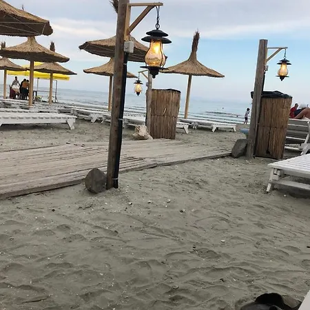 아파트 Golden Lek Alezzi Năvodari